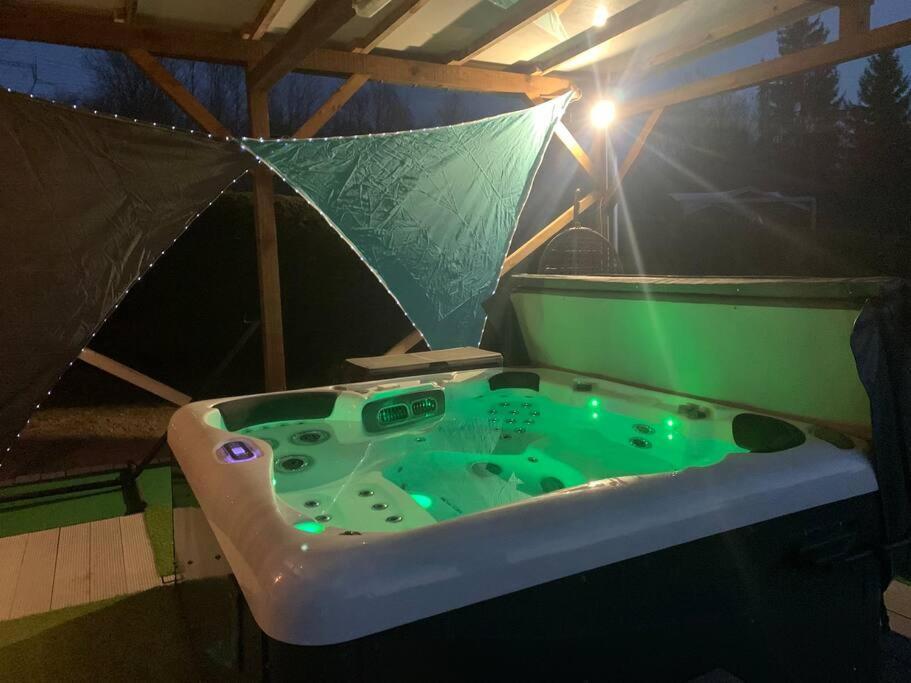 Chalet 2 Personnes Avec Jacuzzi Et Piscine Saisonniere Partagee Corcieux Экстерьер фото