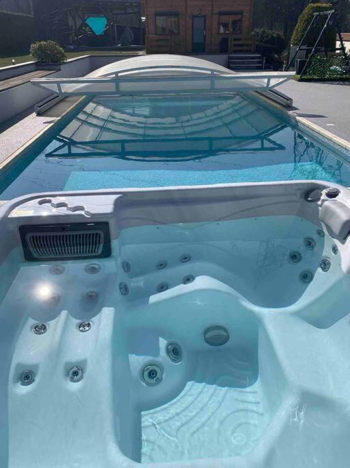 Chalet 2 Personnes Avec Jacuzzi Et Piscine Saisonniere Partagee Corcieux Экстерьер фото