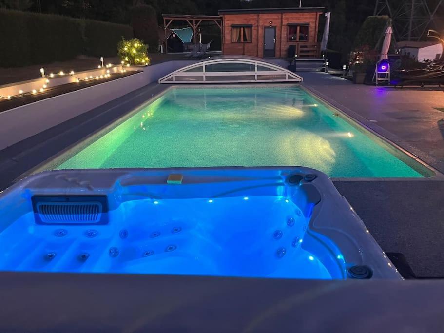 Chalet 2 Personnes Avec Jacuzzi Et Piscine Saisonniere Partagee Corcieux Экстерьер фото